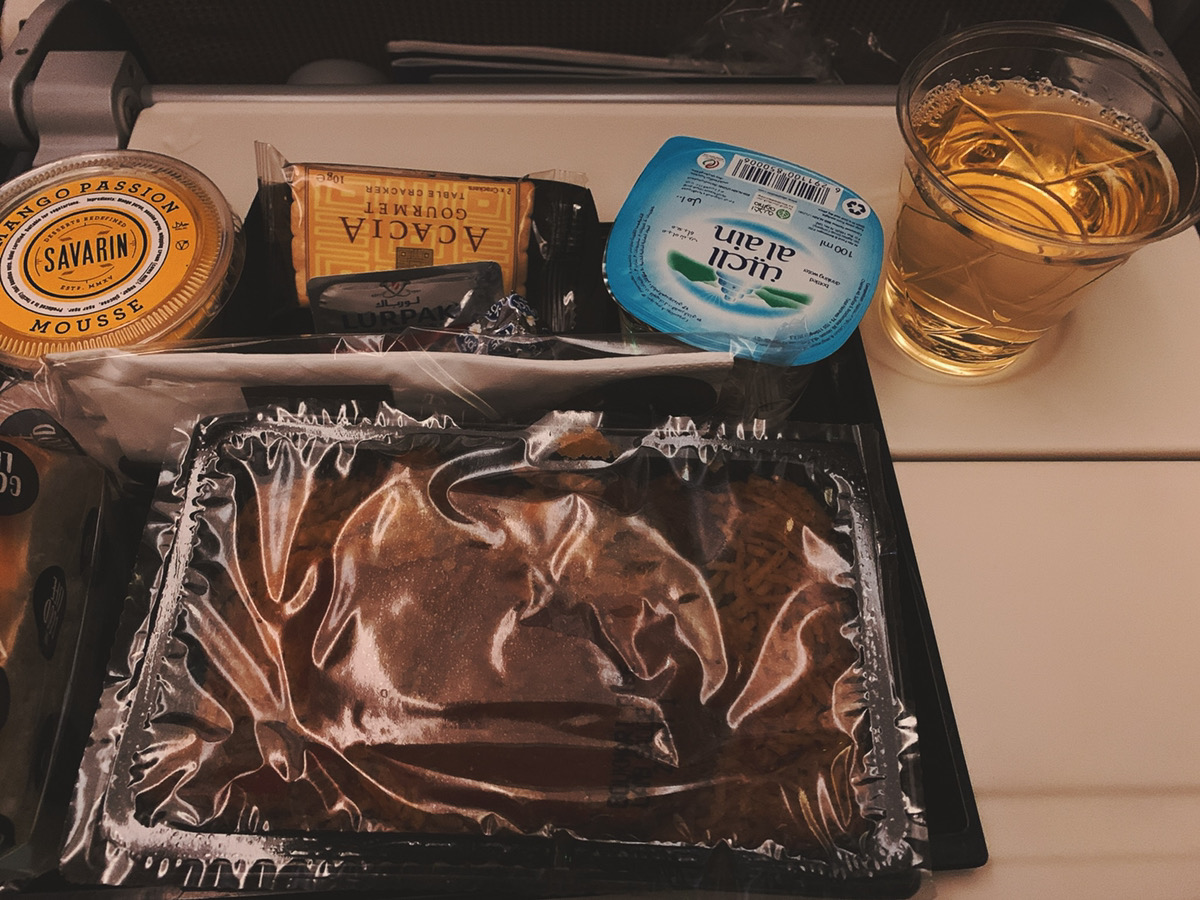 エティハド航空エコノミーの機内食 アルコールメニューはこんな感じ